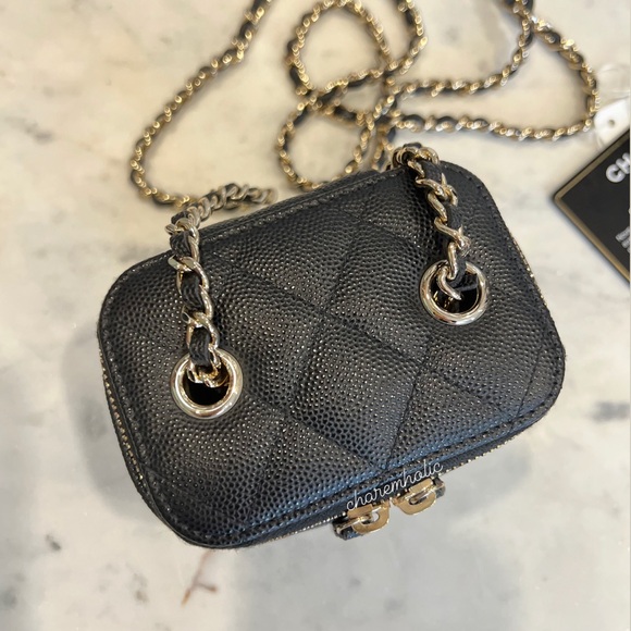 NWT! 🖤22C CHANEL Black Mini Square Vanity Grained Gold HW Chain Bag - Picture 3 of 8